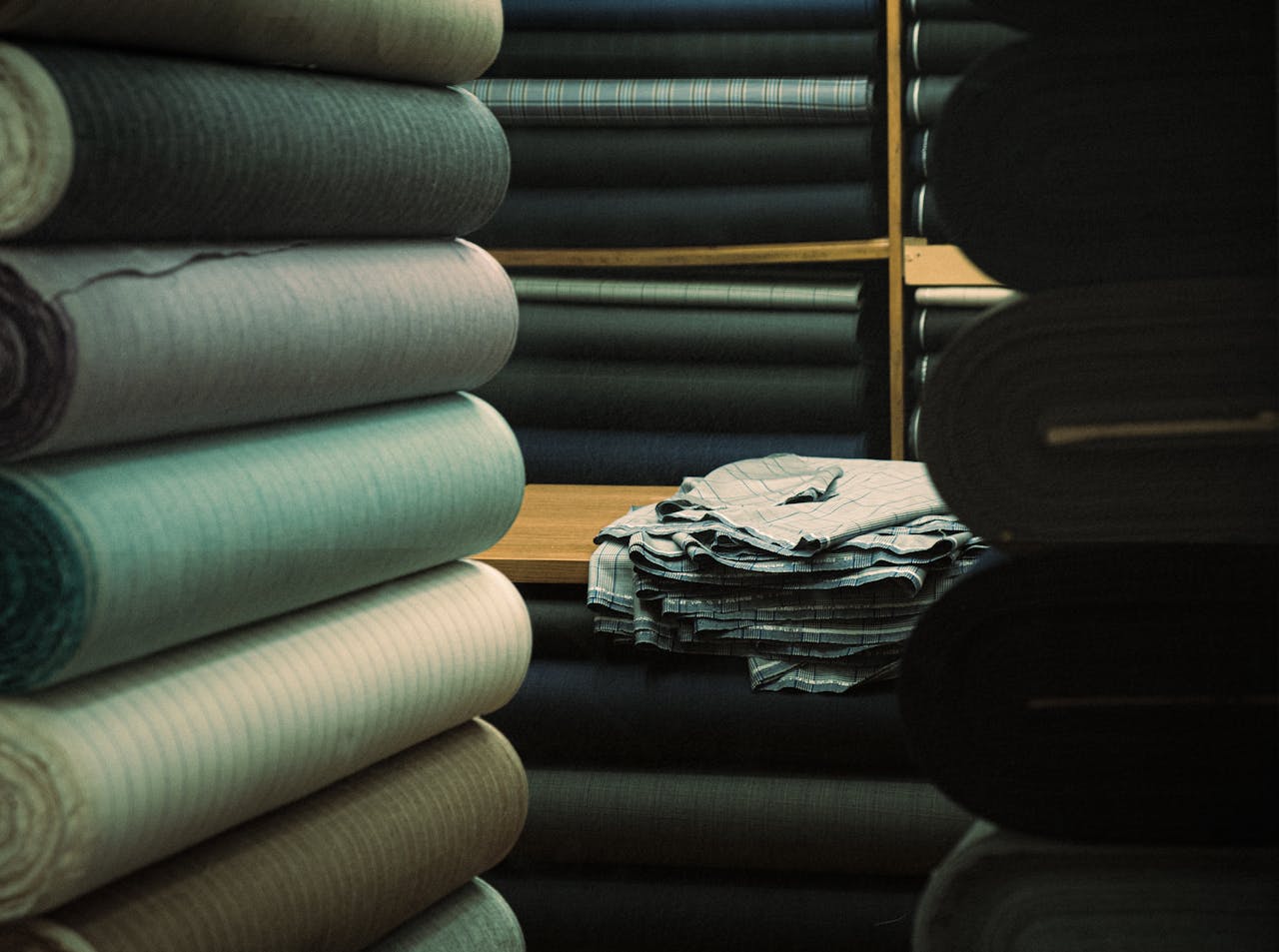 A variety of textile rolls on display in an İstanbul warehouse, showcasing fabric textures.
